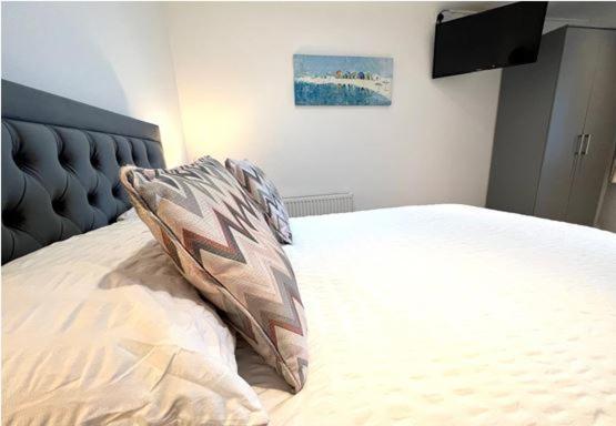Stunning Beach Front House - Sleeps 6 풀헬리 외부 사진