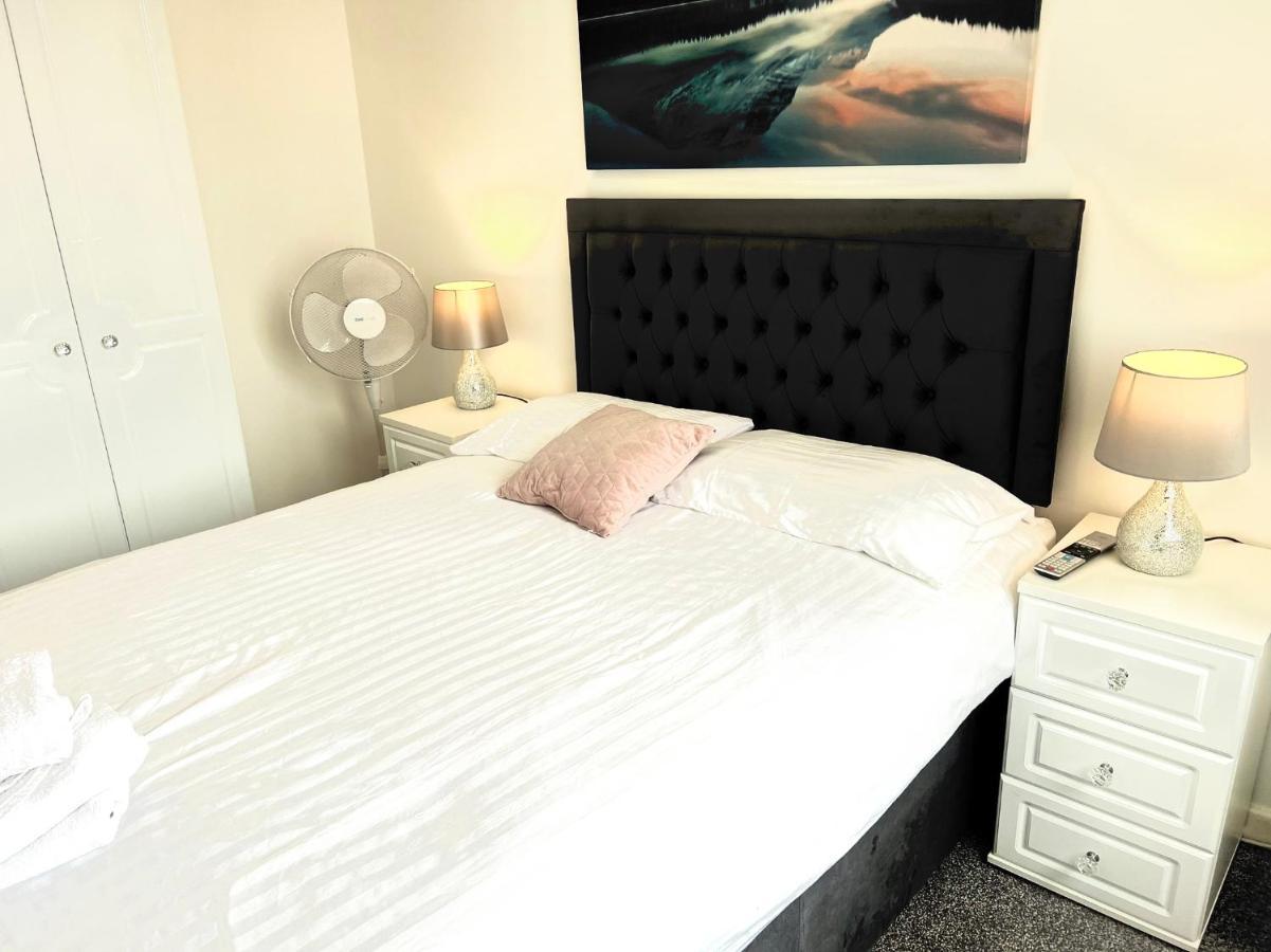 Stunning Beach Front House - Sleeps 6 풀헬리 외부 사진