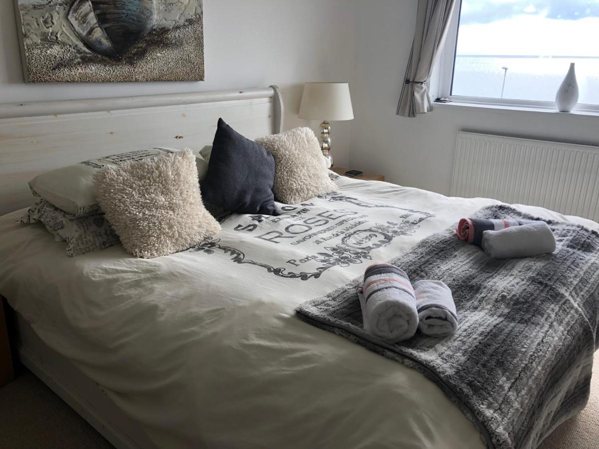 Stunning Beach Front House - Sleeps 6 풀헬리 외부 사진