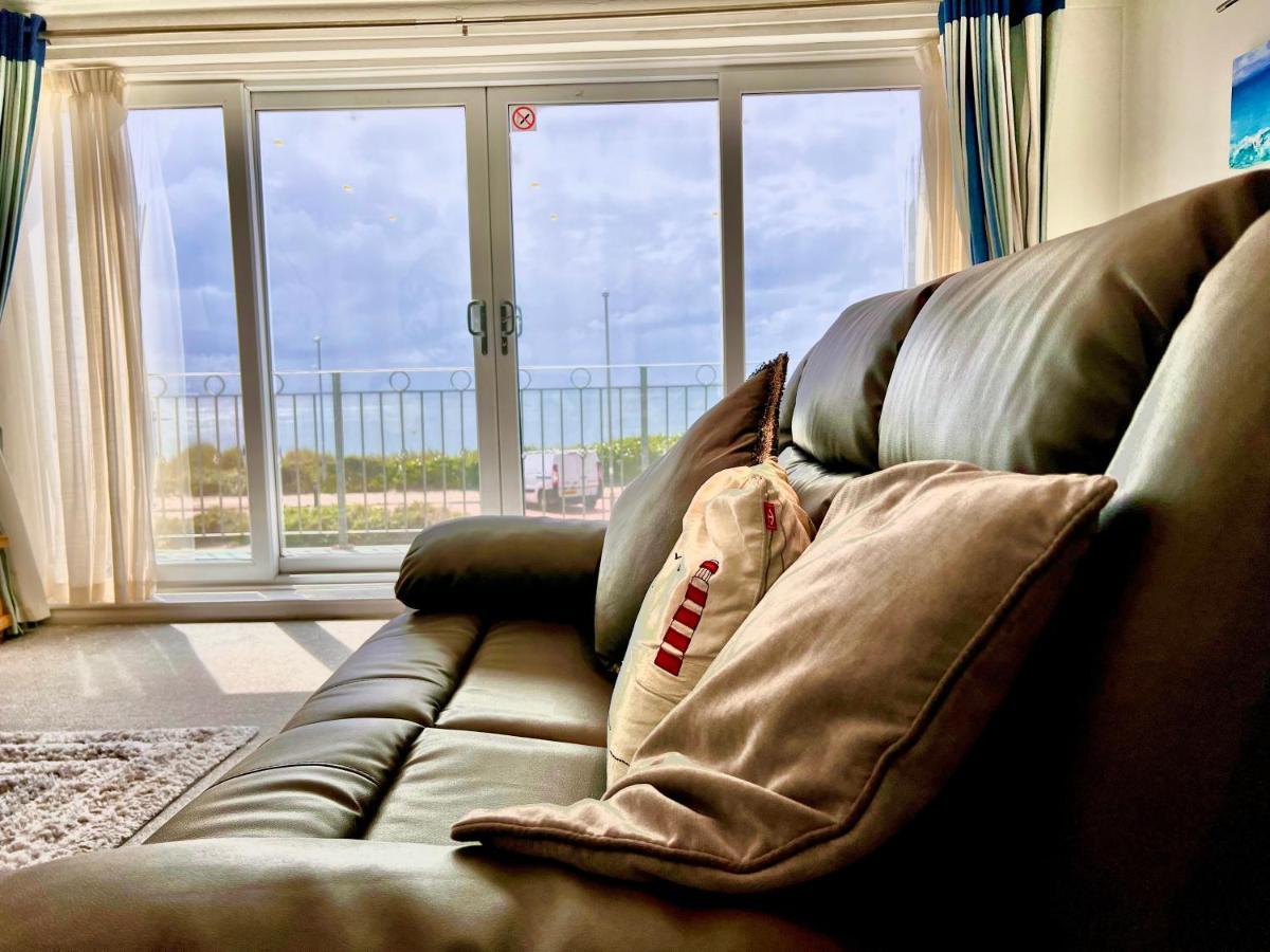 Stunning Beach Front House - Sleeps 6 풀헬리 외부 사진