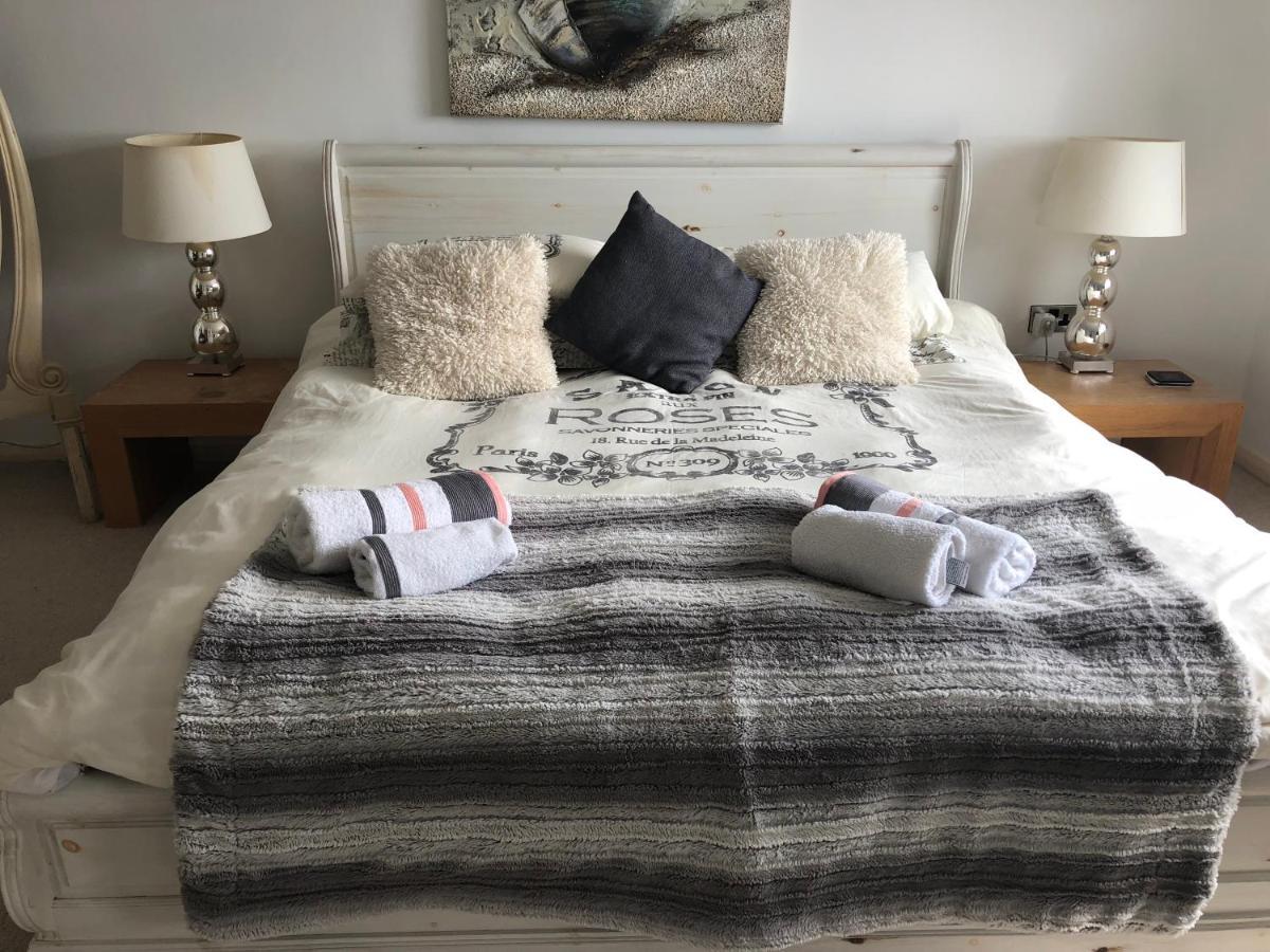 Stunning Beach Front House - Sleeps 6 풀헬리 외부 사진