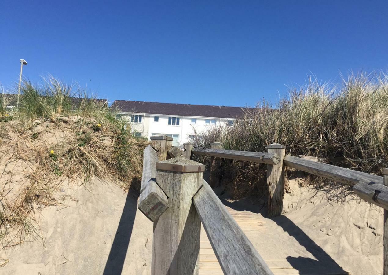 Stunning Beach Front House - Sleeps 6 풀헬리 외부 사진