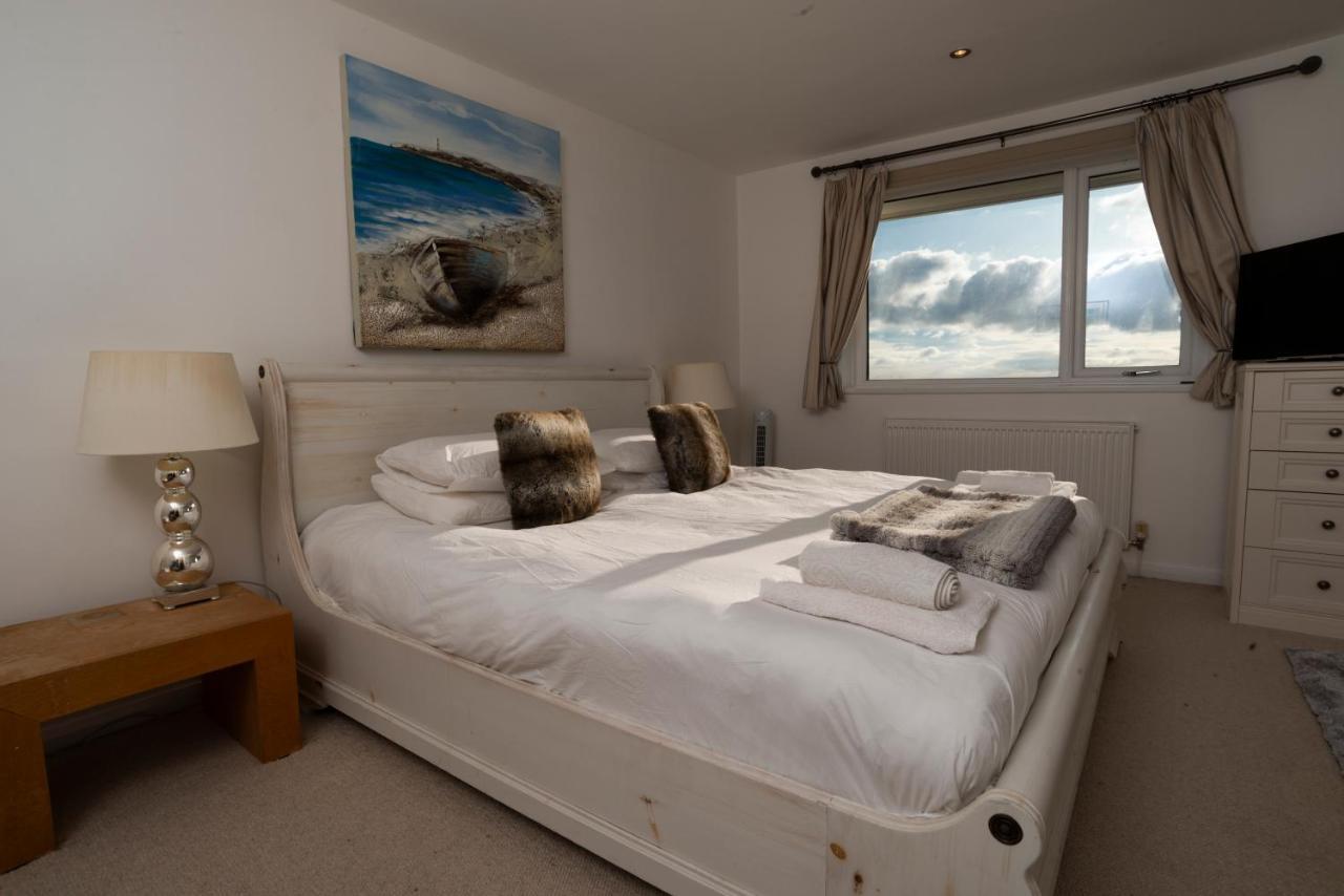 Stunning Beach Front House - Sleeps 6 풀헬리 외부 사진