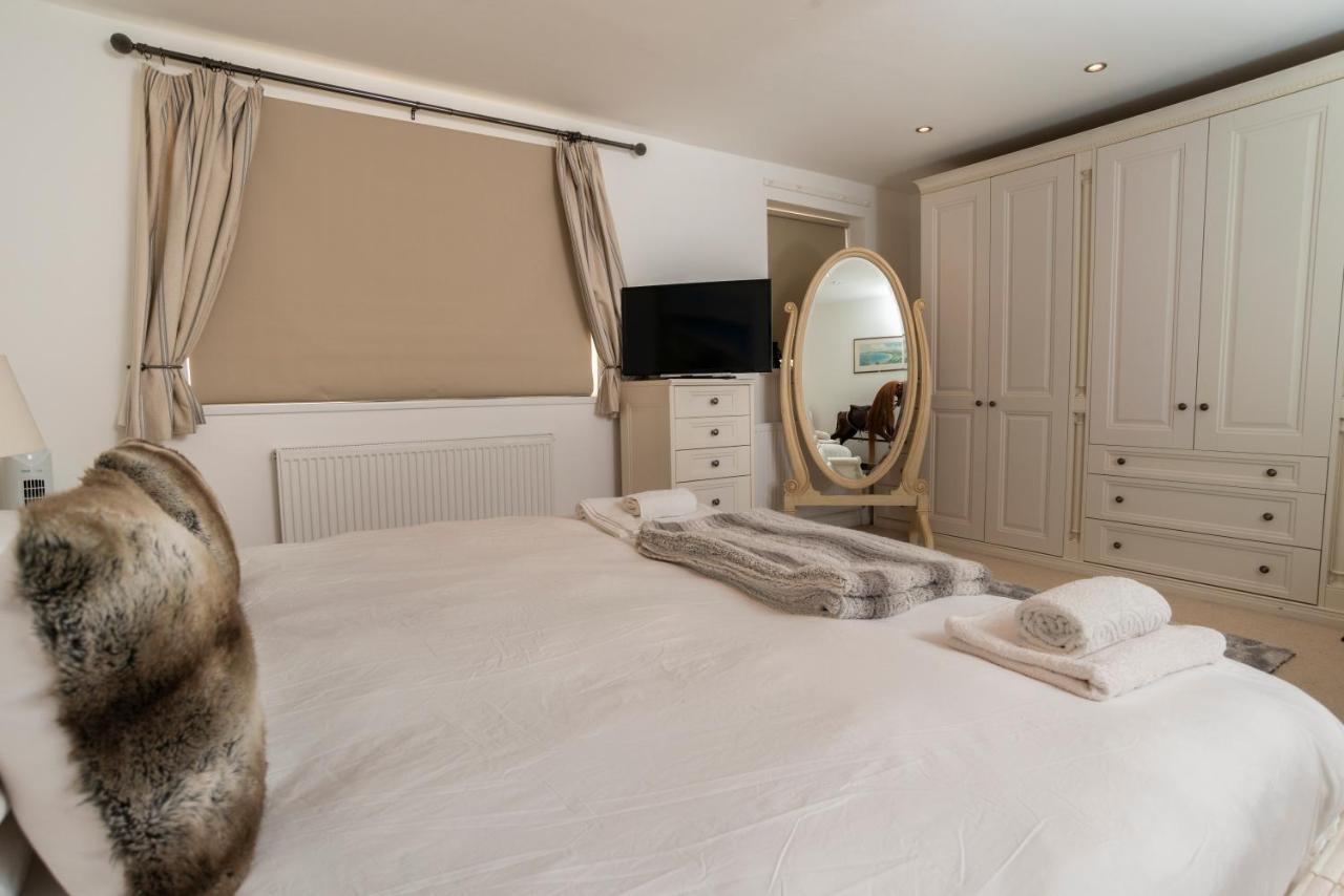 Stunning Beach Front House - Sleeps 6 풀헬리 외부 사진
